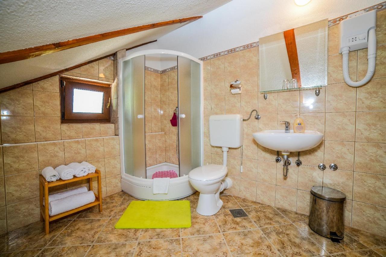 Sixteen Lakes Guest House 2イェゼルツェ エクステリア 写真